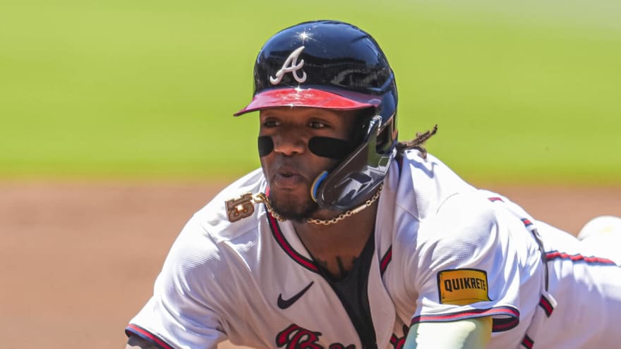 Braves slugger, reigning MVP leaves game due to knee soreness