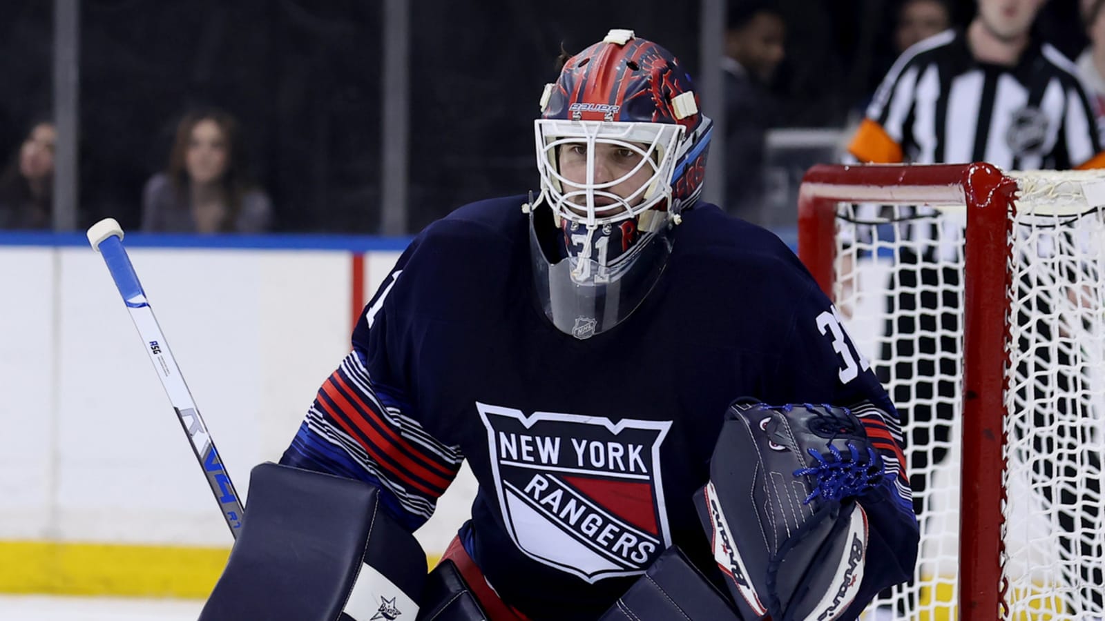 Rangers star goalie provides potential return date from injury