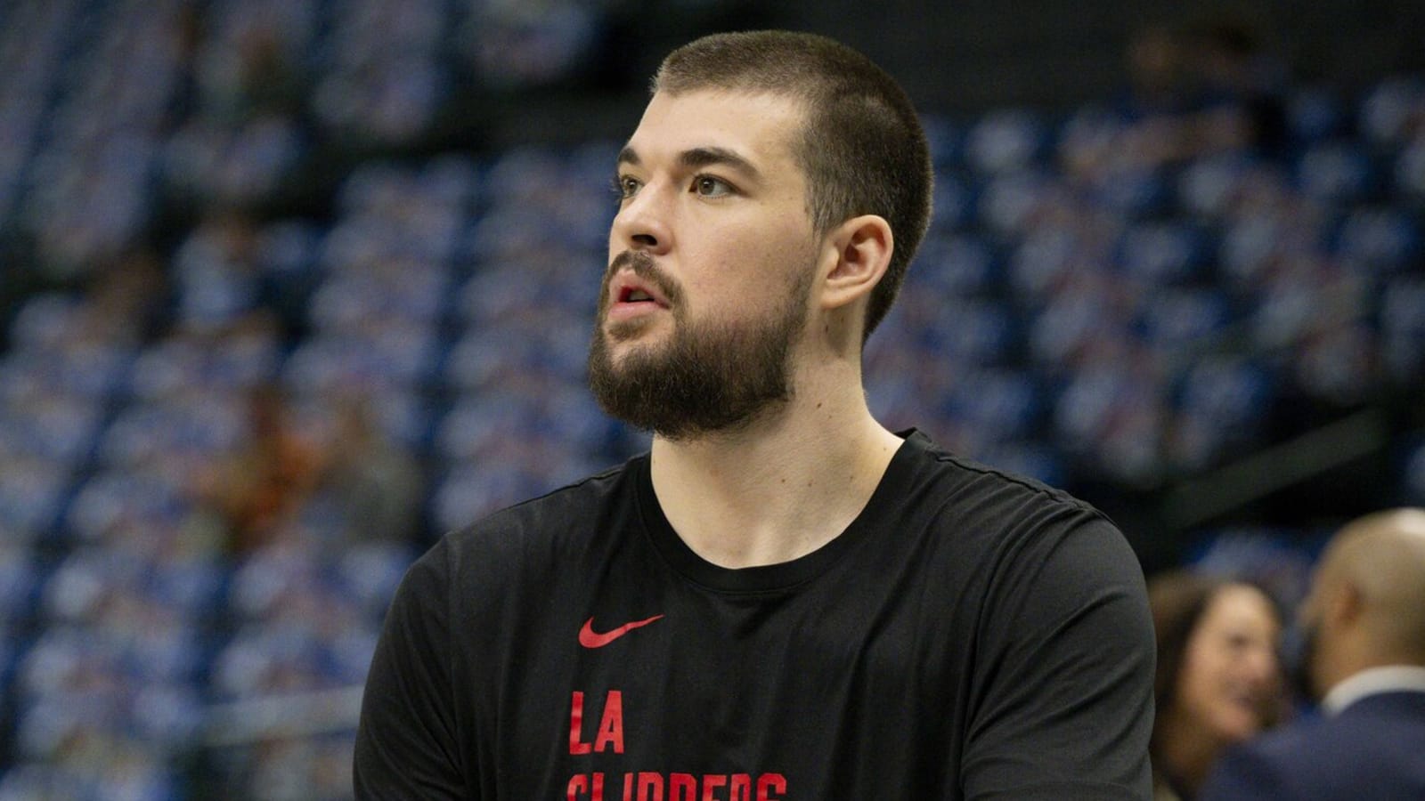 Clippers lock up starting center for long haul