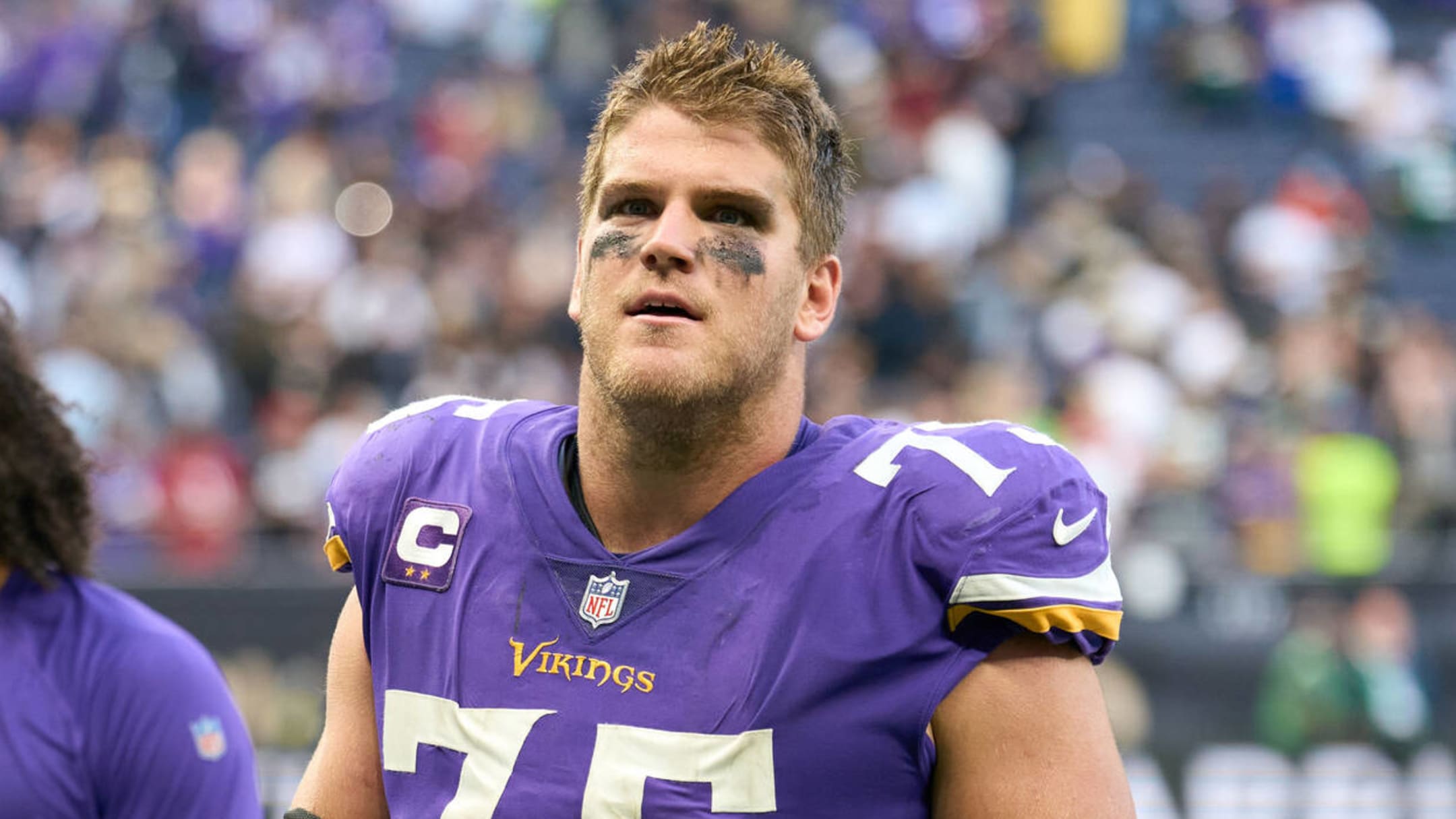 Vikings lose center Austin Schlottmann for season; tackle Brian O