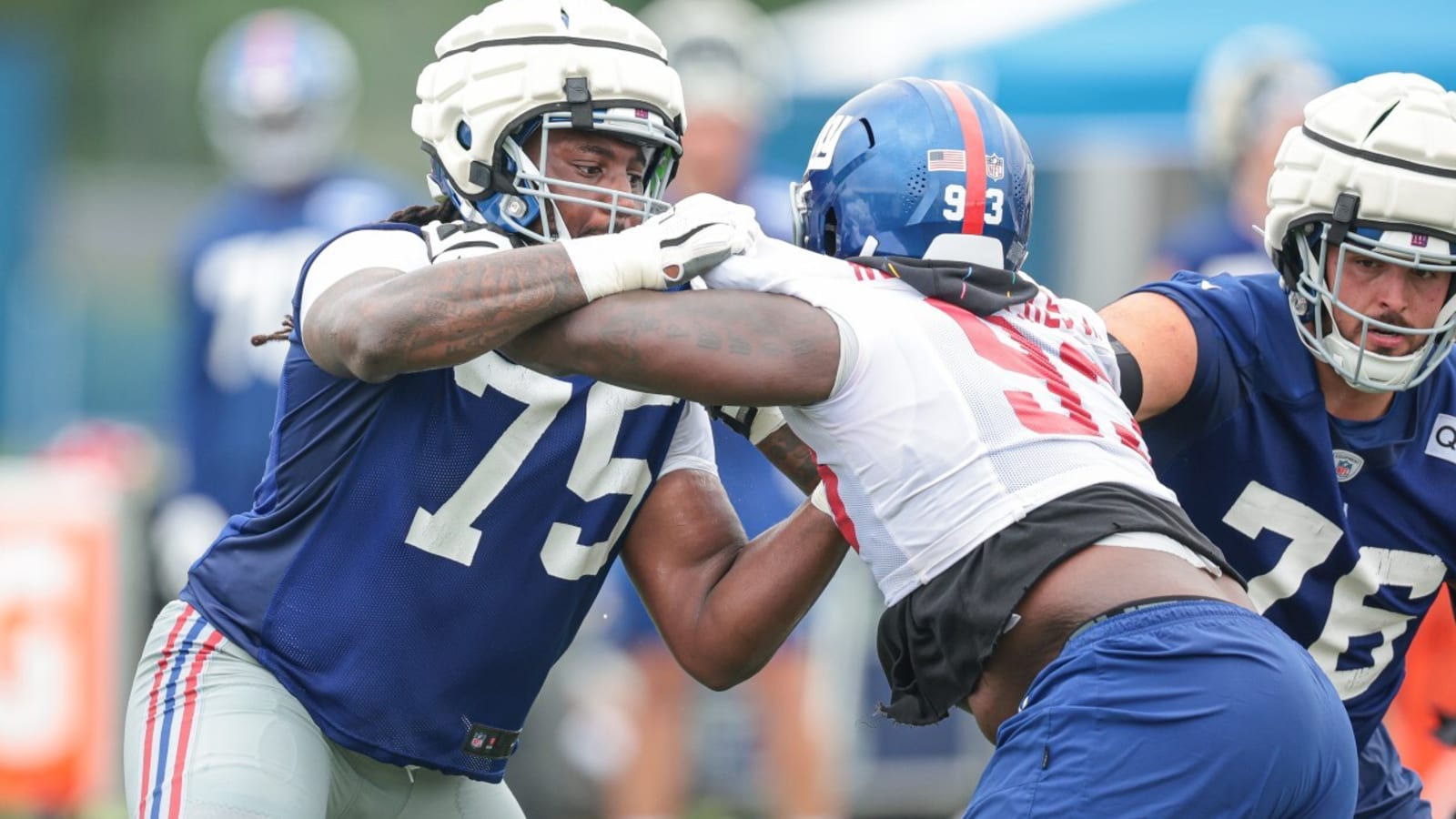 Giants’ backup OL carted off with undisclosed injury
