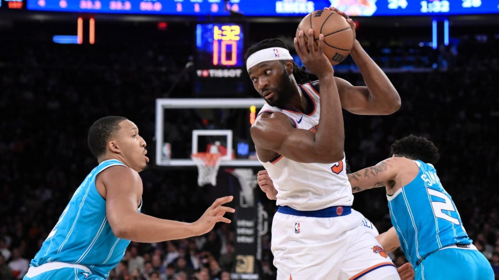 Knicks’ latest injury seriously complicates their depth at center