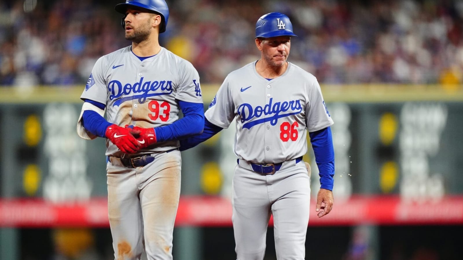 Dodgers’ Gold Glove outfielder suffers dislocted finger