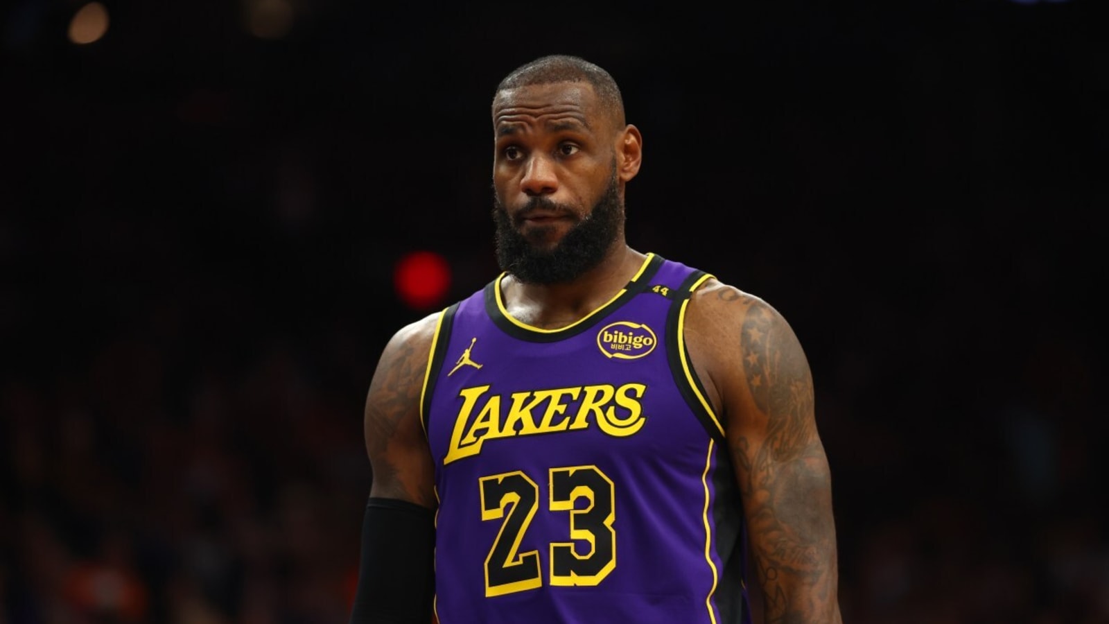 Lakers’ bumpy road trip highlighted glaring team issues