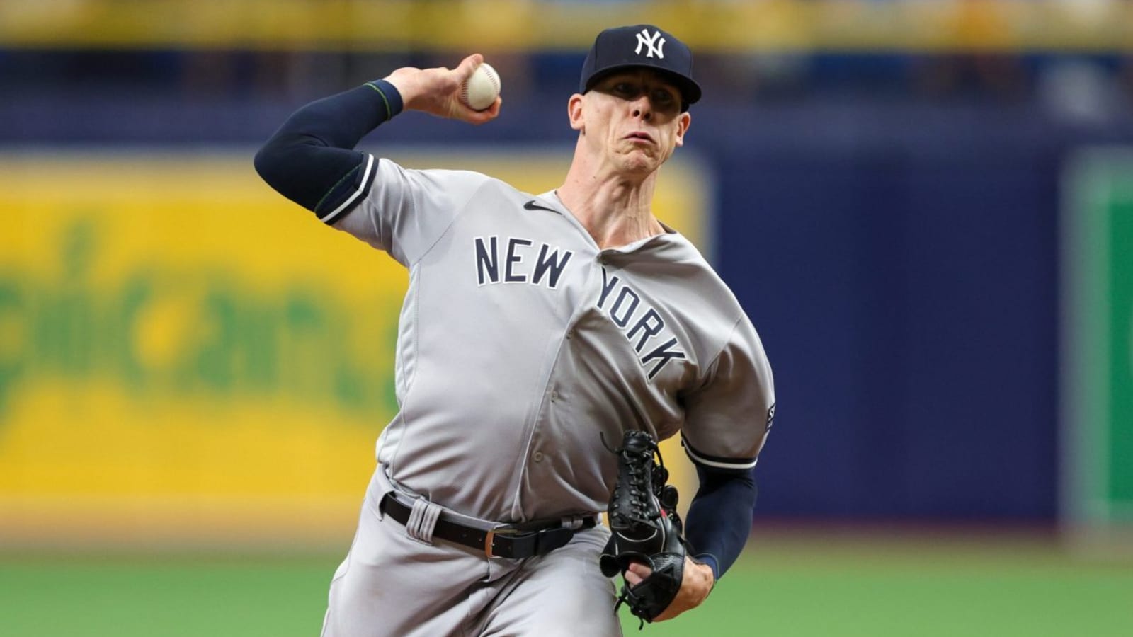 Yankees eyeing 2 big bullpen reinforcements