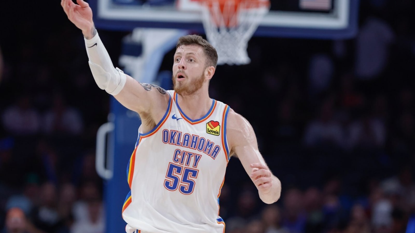 Former Knicks star center suffers hand fracture in preseason game