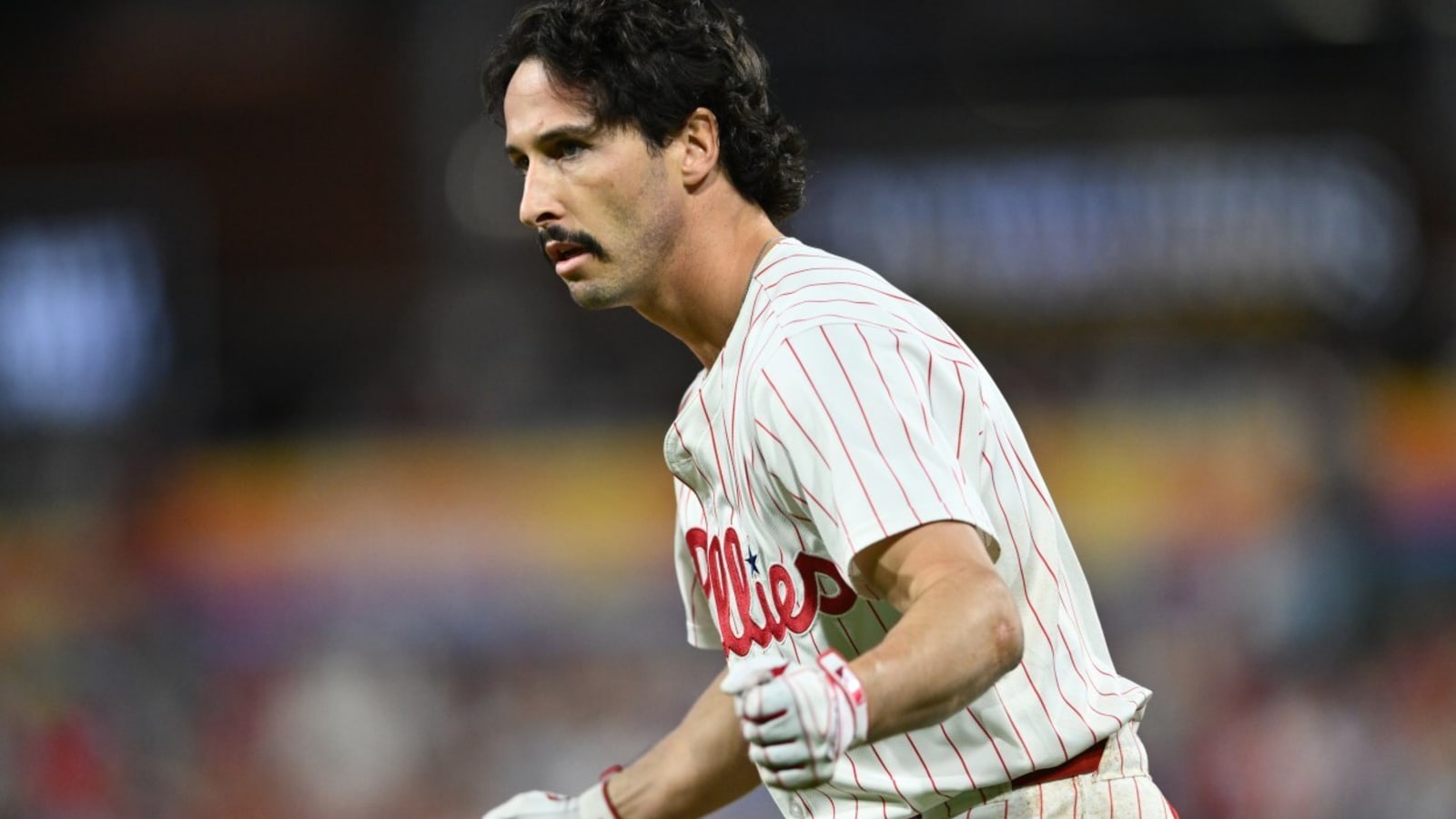 Phillies re-sign backup catcher for battery depth