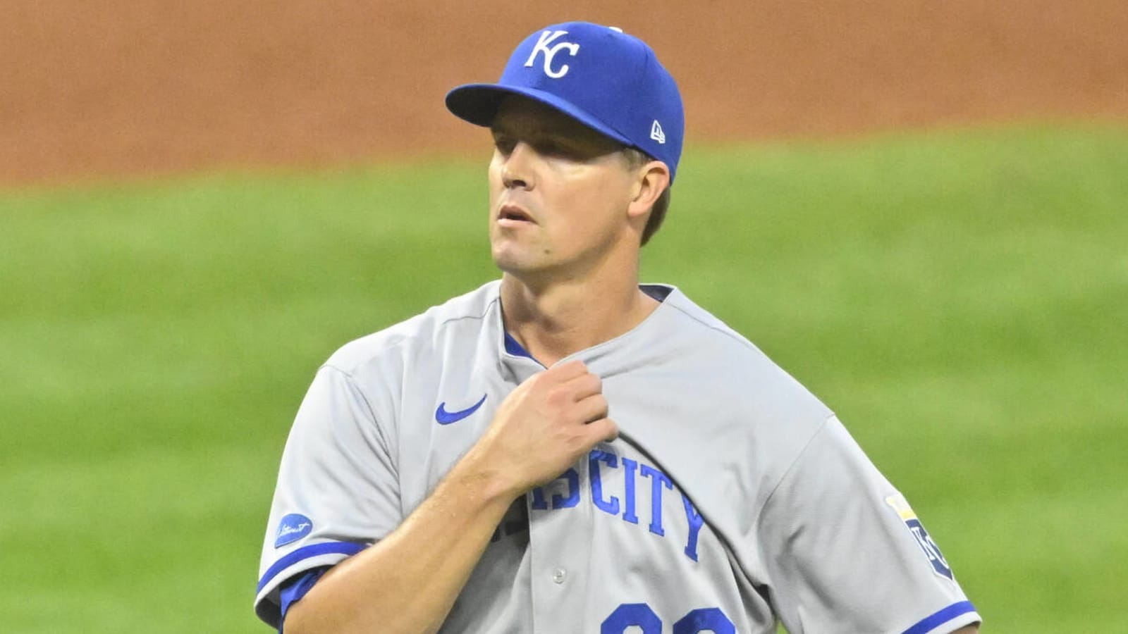 Royals re-sign former Cy Young winner to one-year deal