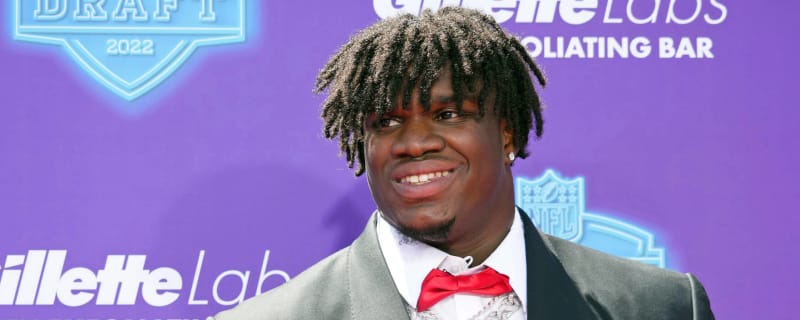 Eagles trade up to take DT Davis at No. 13