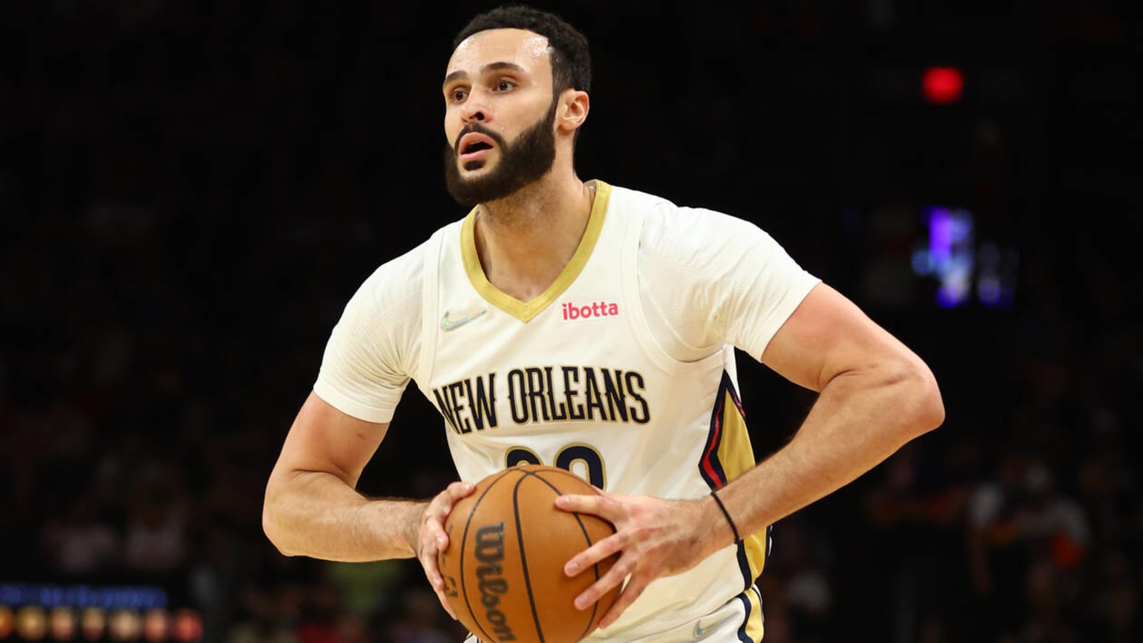 Pelicans agree on two-year extension with Larry Nance Jr.