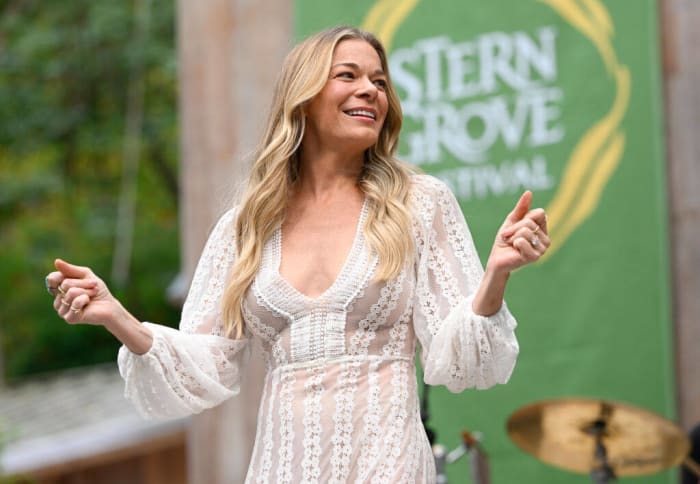 “How Do I Live” by LeAnn Rimes