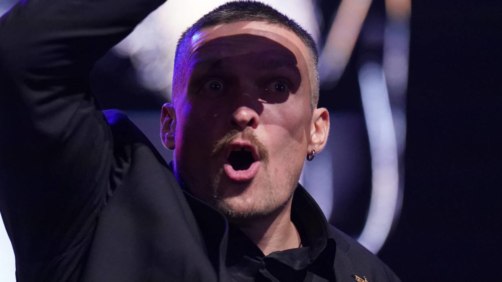 Usyk Puts On Serious Mass For Fury