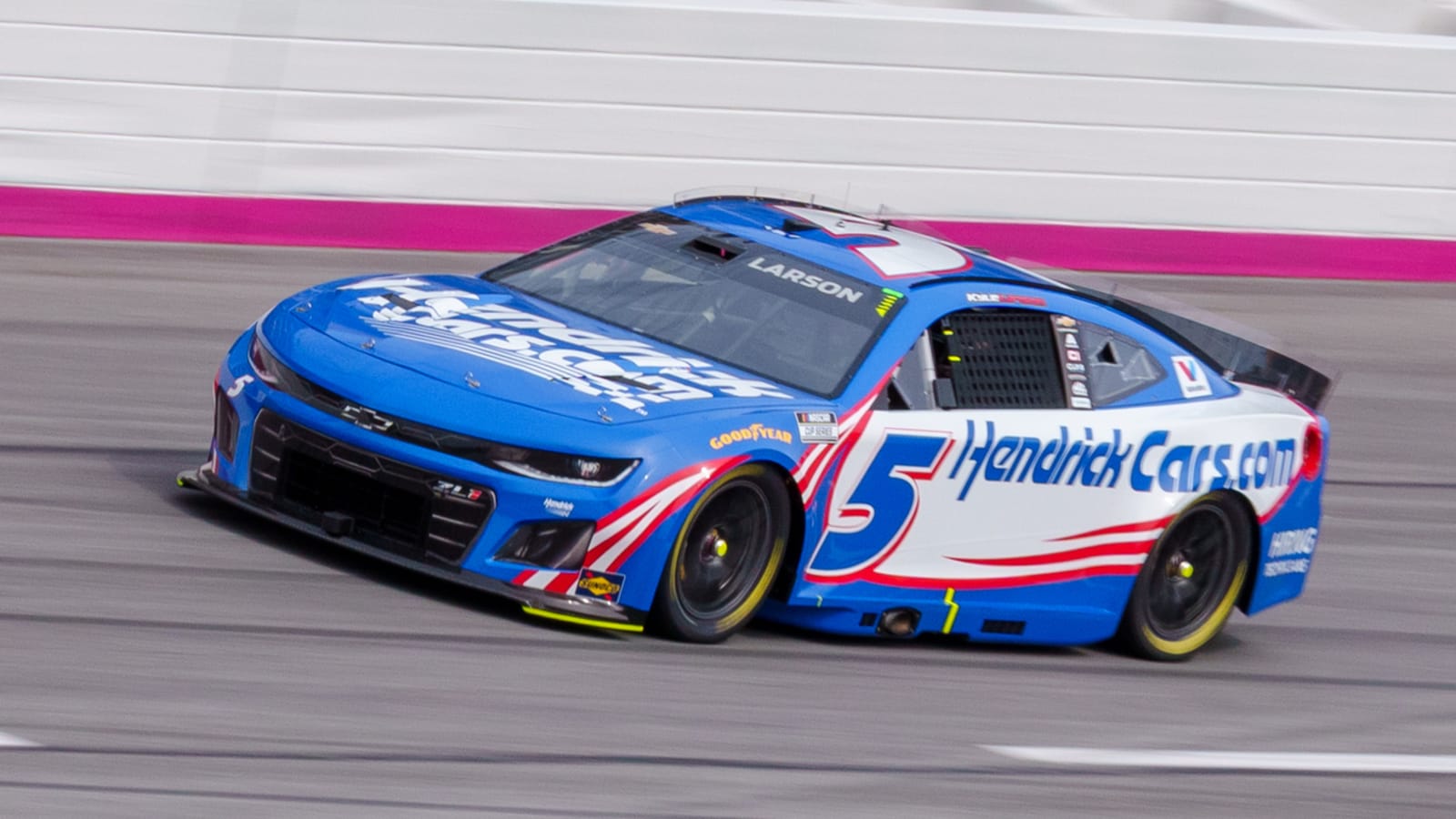 Watch: Wheels literally fall off for Larson in NASCAR race at COTA