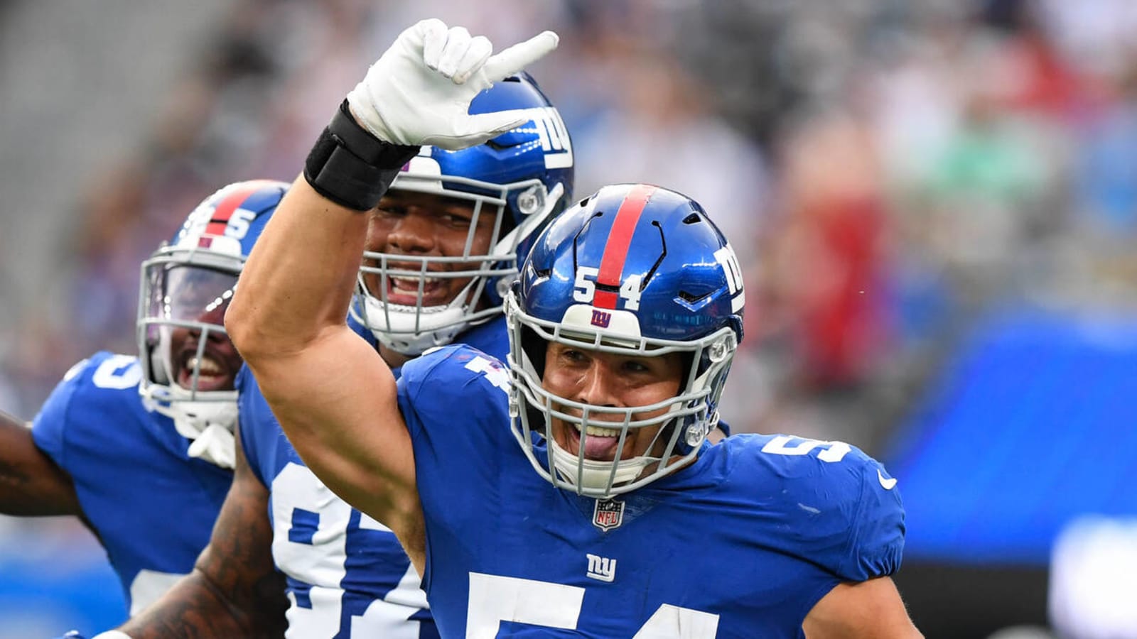 Blake Martinez takes pay cut to stay with Giants