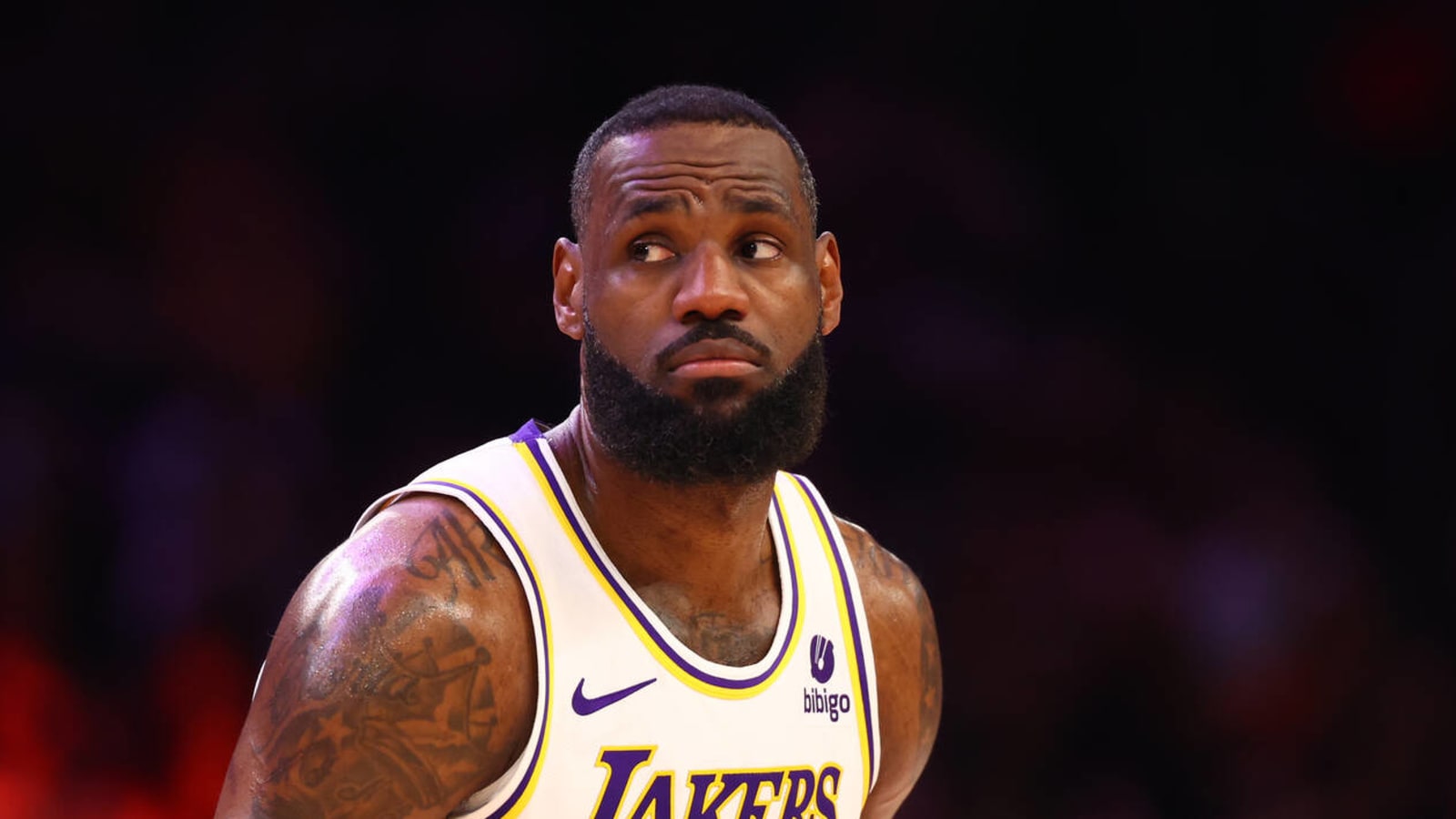 Former Laker believes LeBron will finish career in Los Angeles Yardbarker