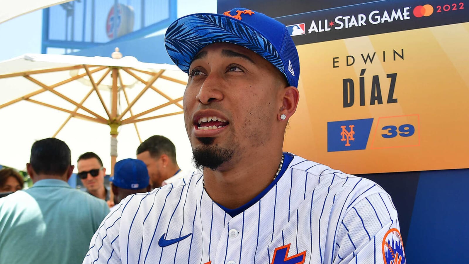Edwin Diaz bobblehead plays 'Narco' walkout song