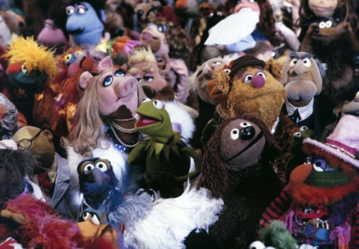 A couple of famous directors were puppeteers in the final scene as well