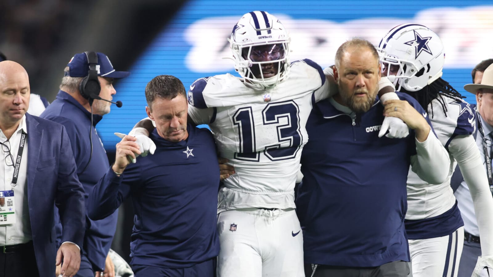 Cowboys fear major knee injury for LB DeMarvion Overshown