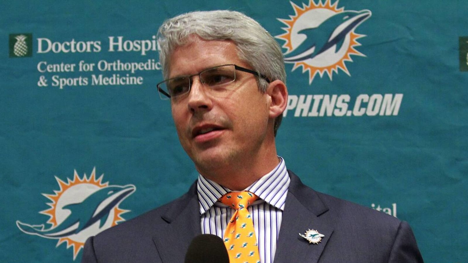 Giants hire ex-Dolphins GM Dennis Hickey