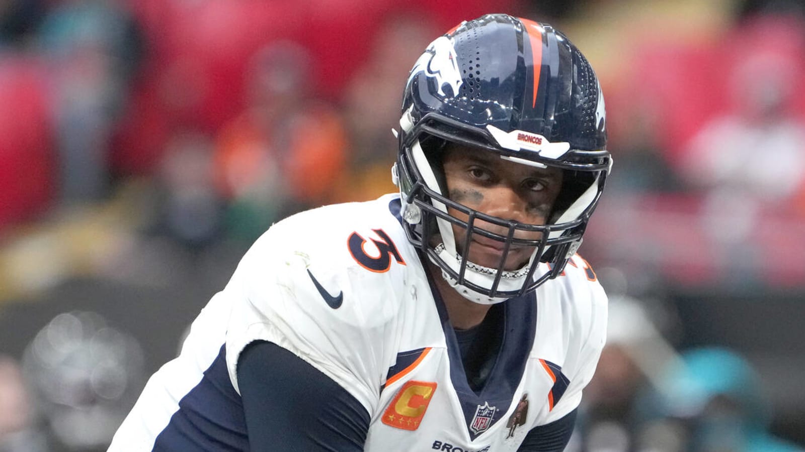 Former offensive tackle claims Russell Wilson is using old audibles