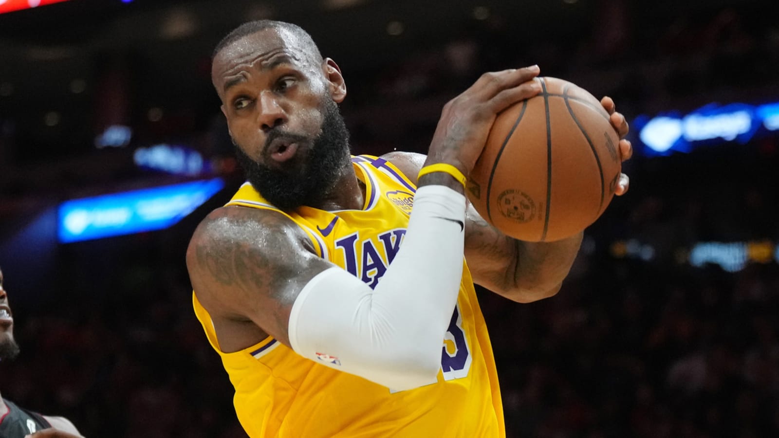 LeBron James finally moves up on all-time three-pointers list
