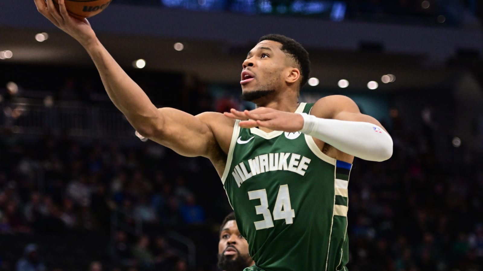 Bucks' Giannis Antetokounmpo joins 20,000-point club