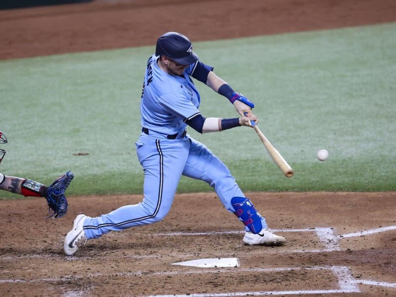 Danny Jansen hits two-run homer in Blue Jays win over Rangers