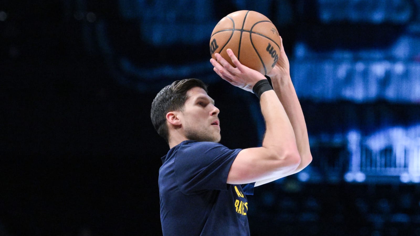 Veteran forward lands one-year deal with West contender