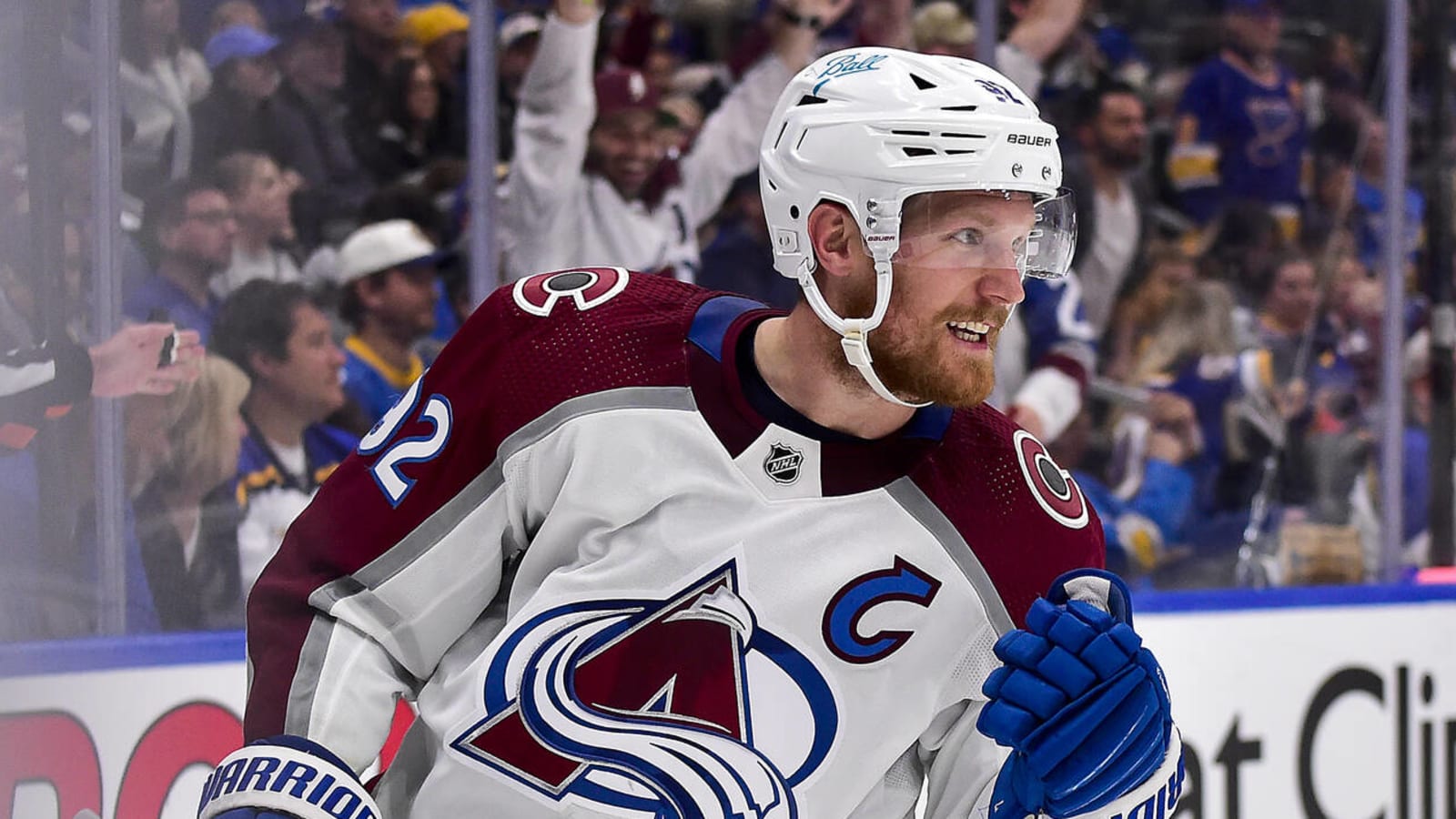 Avalanche bury Blues in Game 3; take 2-1 series lead