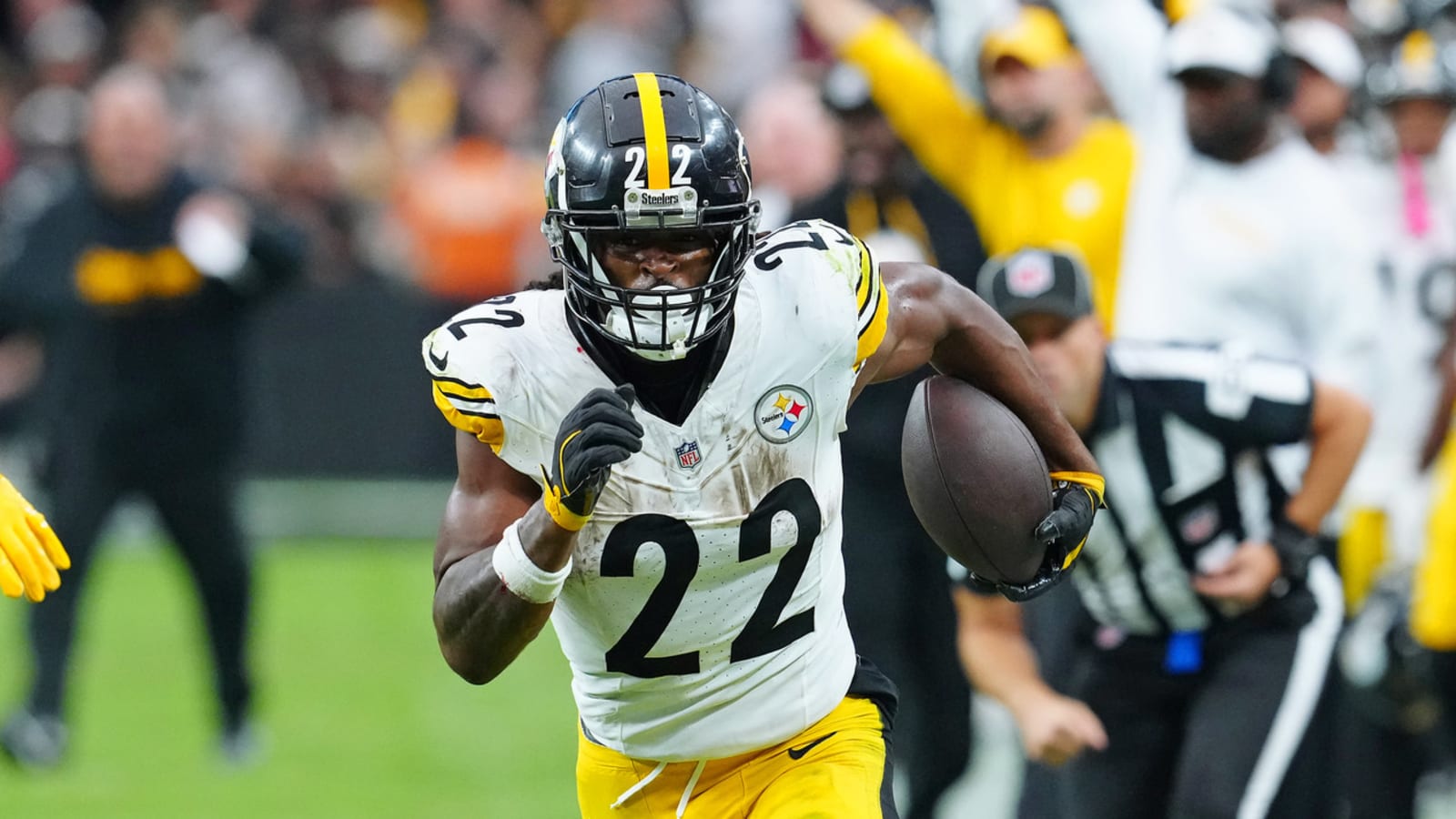 Steelers&#39; Najee Harris Gets Frustrated With The Media While Defending Justin Fields