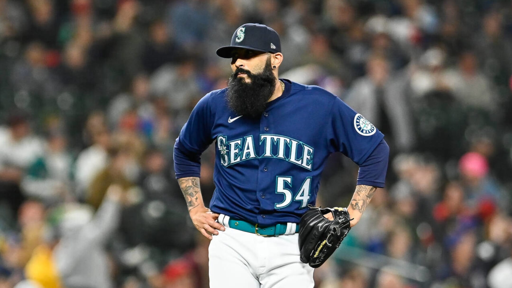 Sergio Romo wears special hat, closes career with Giants