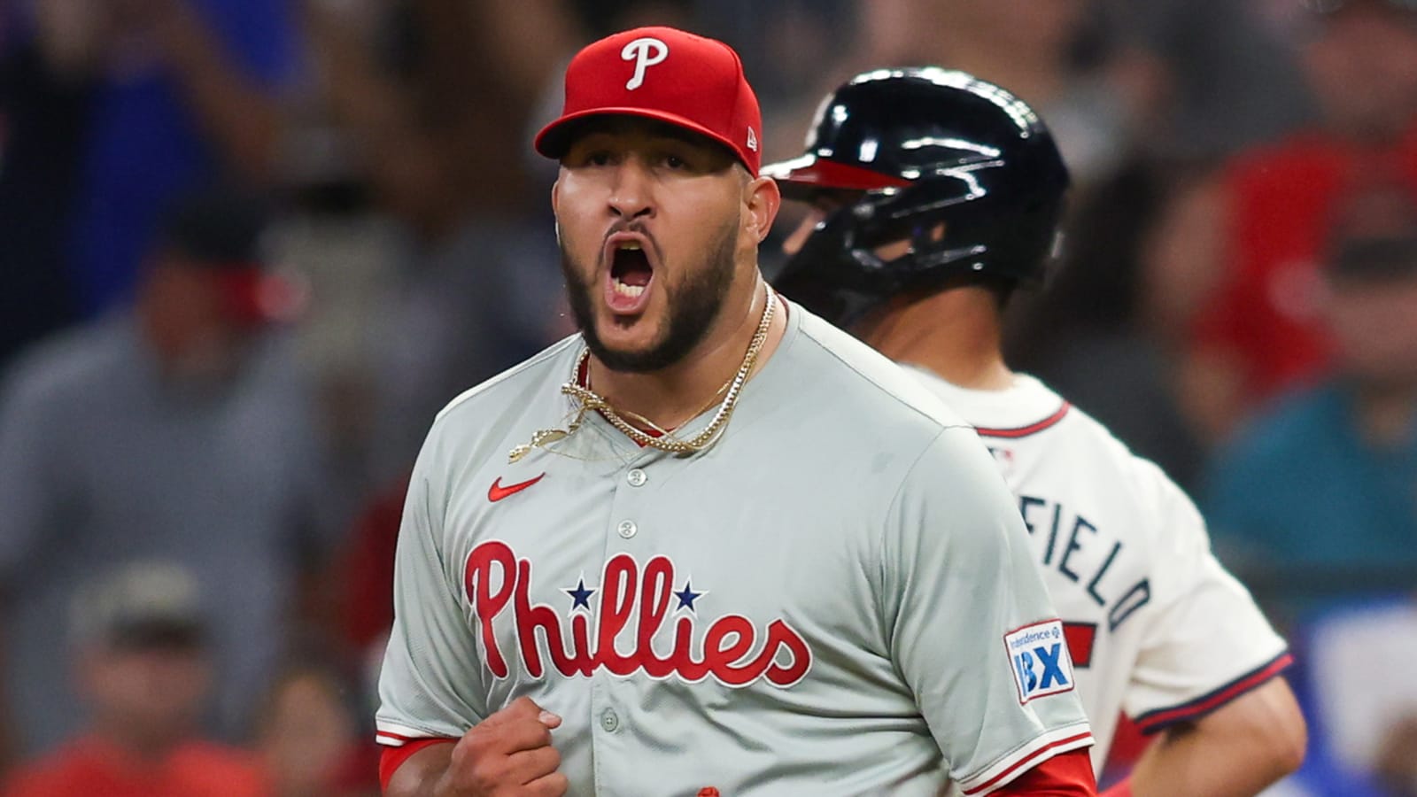Royals interrupt their quiet offseason by adding former All-Star pitcher