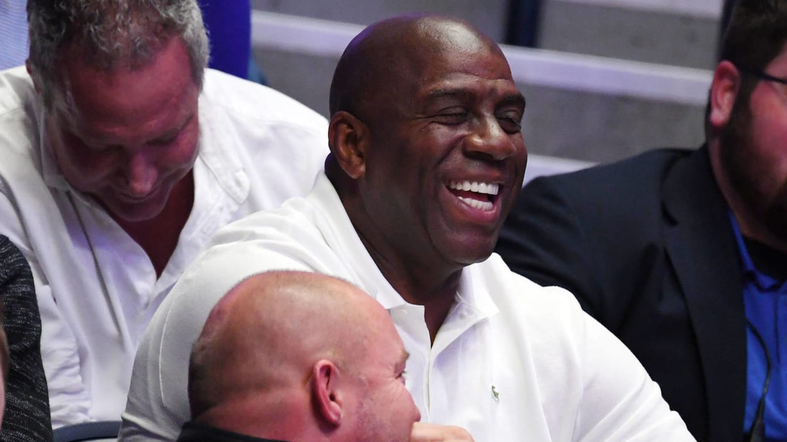 Magic Johnson flaunts 2020 Lakers ring