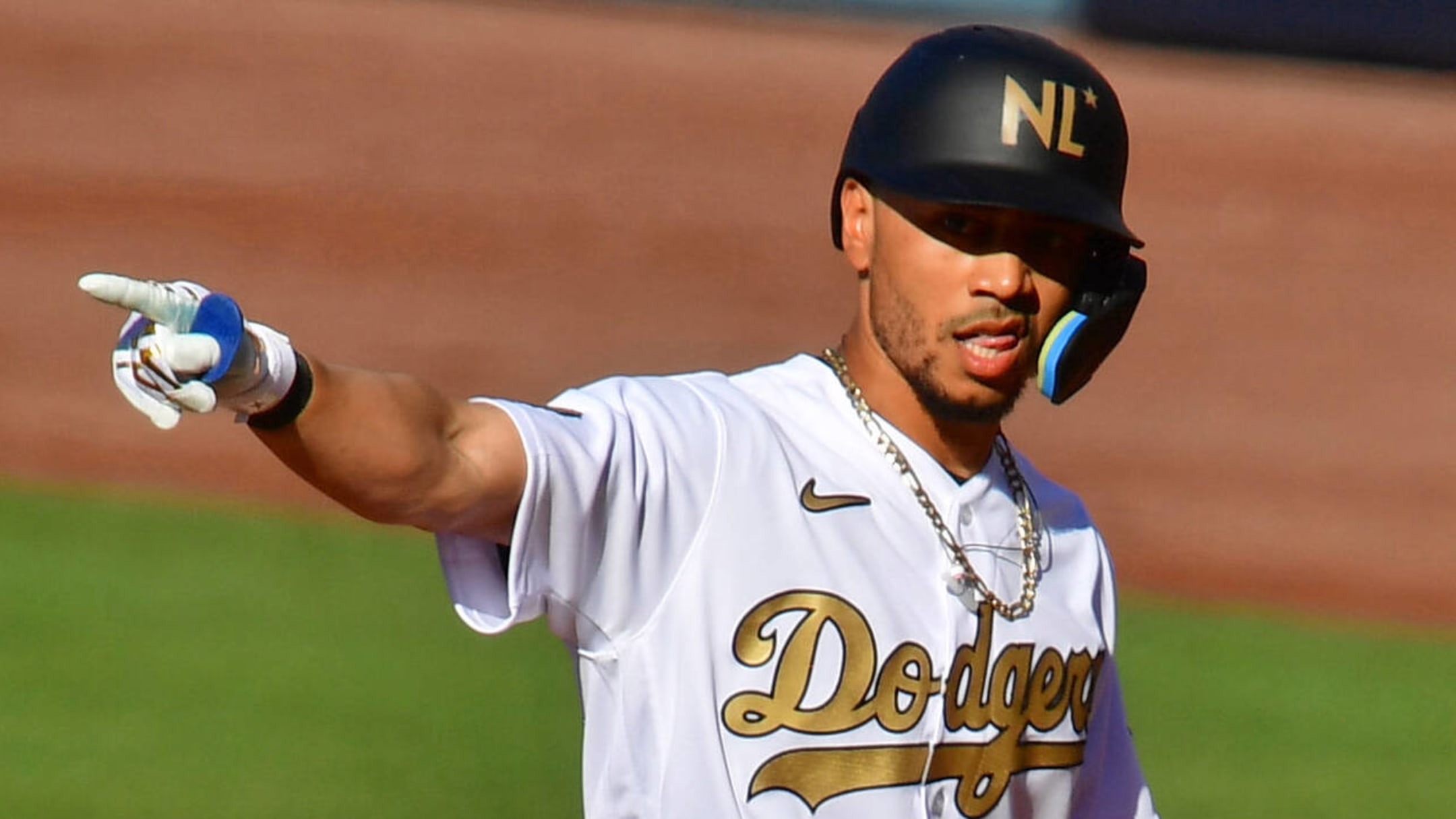 Dodgers' Fan Favorite Mookie Betts Wears Airbrushed T-Shirt That