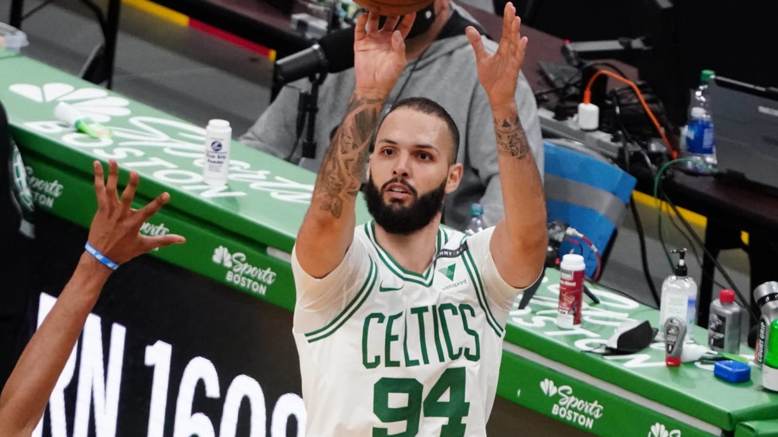 Report: Celtics lose ground in Fournier contract talks