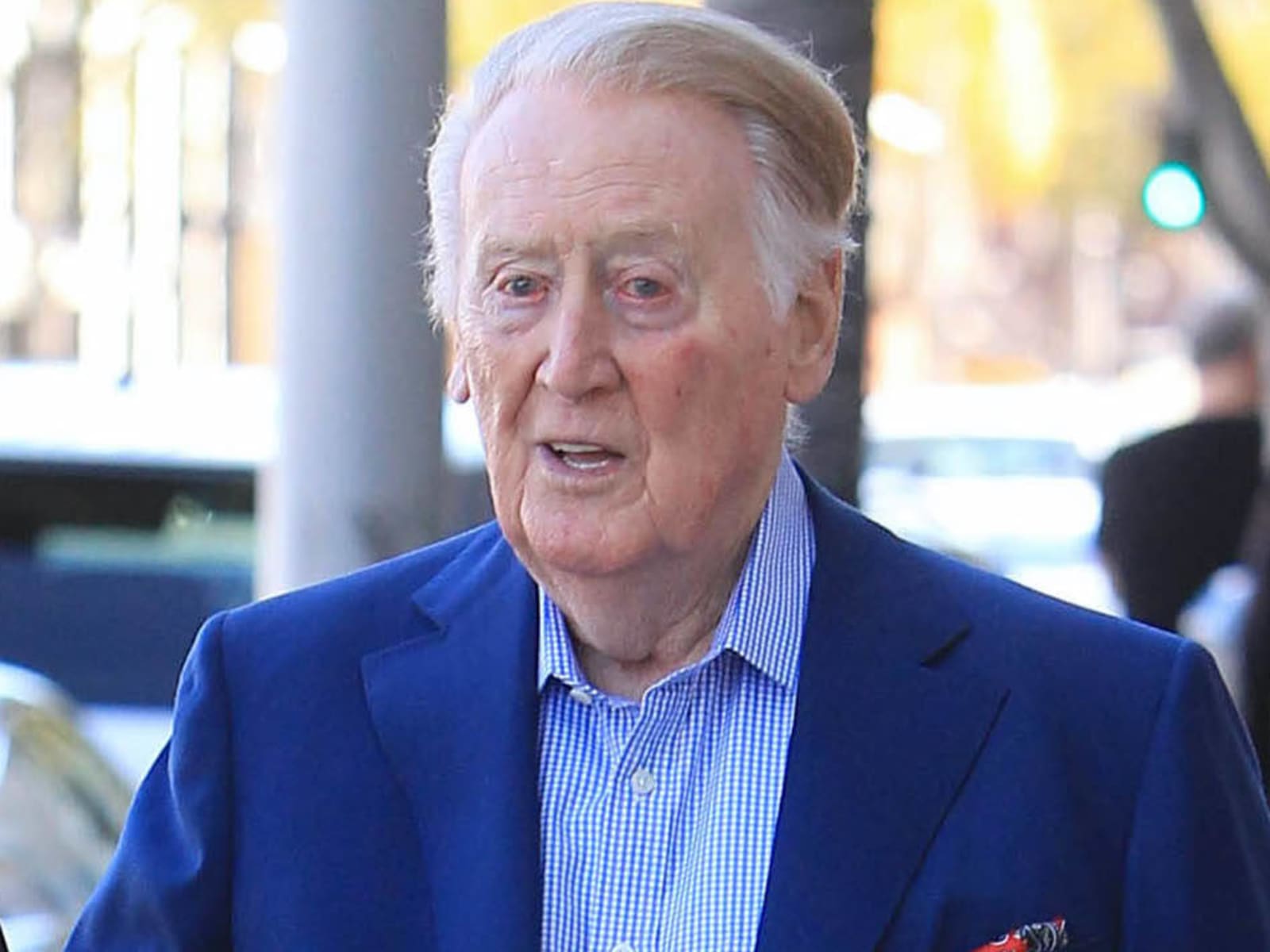 Hall of Fame broadcaster Vin Scully home from hospital after falling