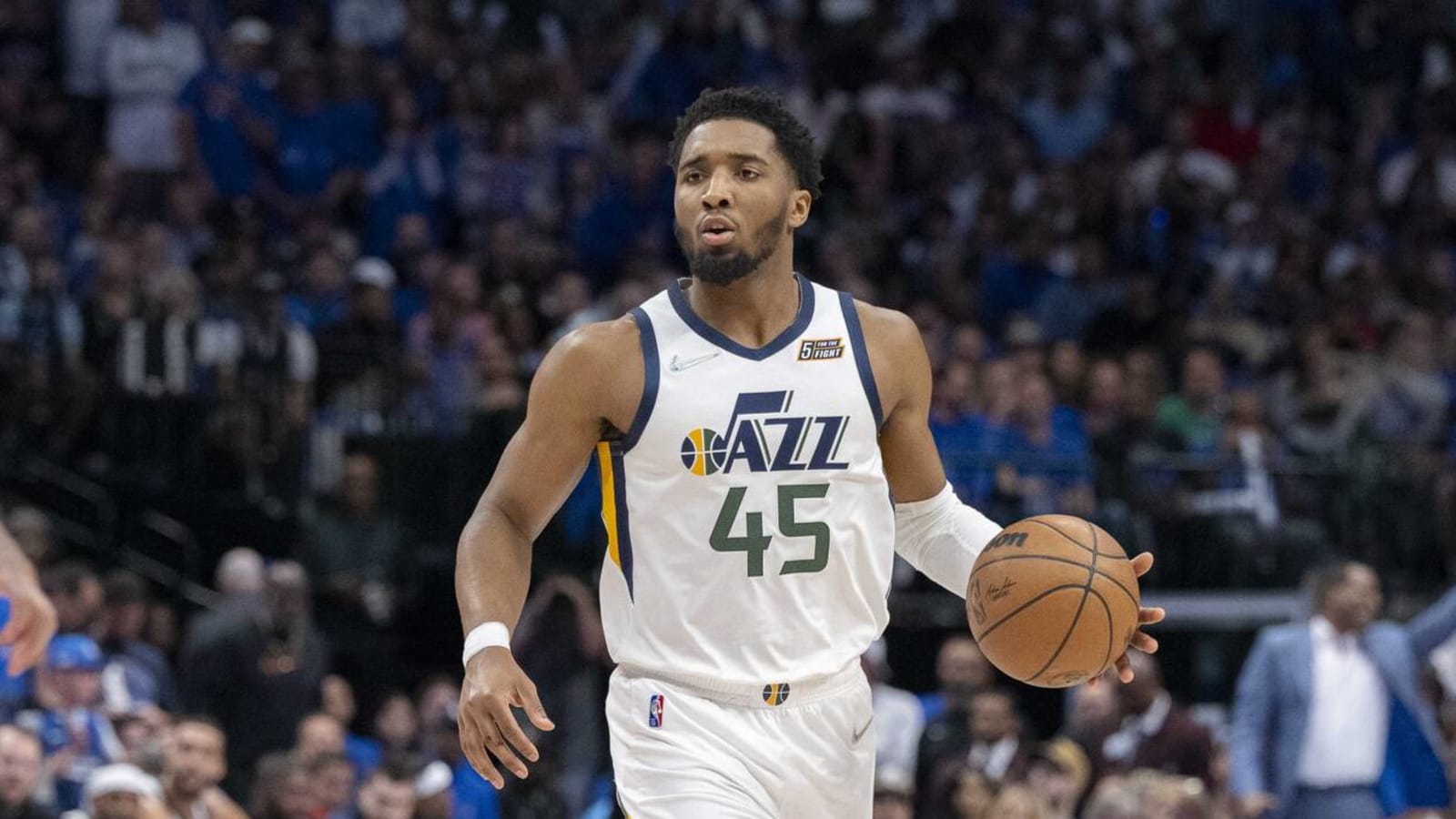 Jazz reportedly asking Knicks for three players, six first-rounders in Mitchell talks