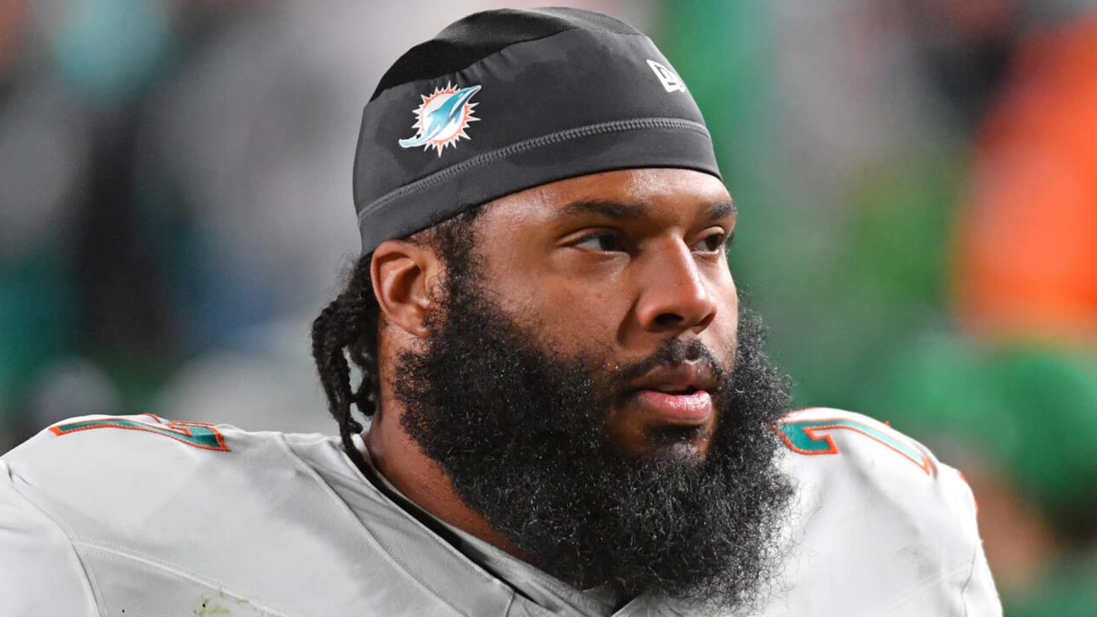 Dolphins re-sign veteran offensive lineman