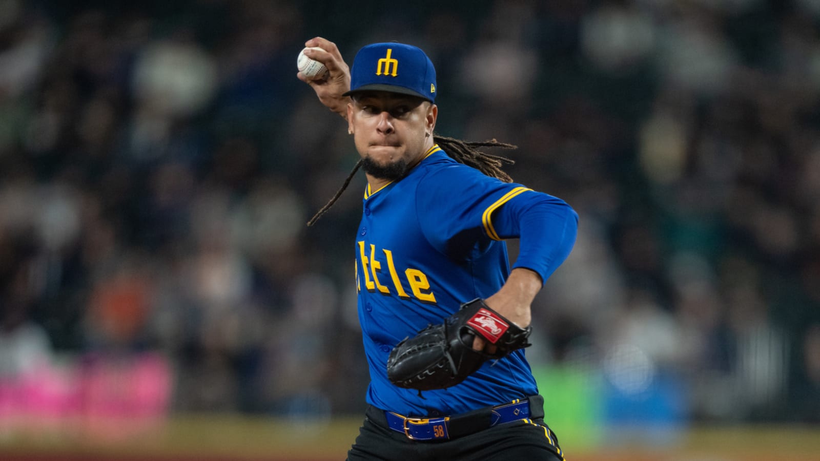 Mariners reportedly willing to listen to offers on Luis Castillo