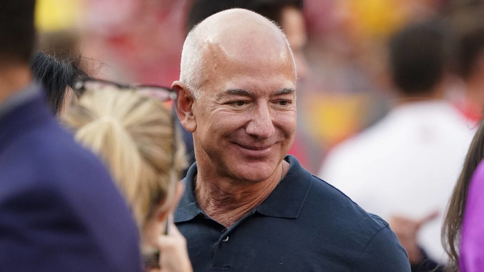 Amazon founder Jeff Bezos makes appearance at Chiefs-Chargers game