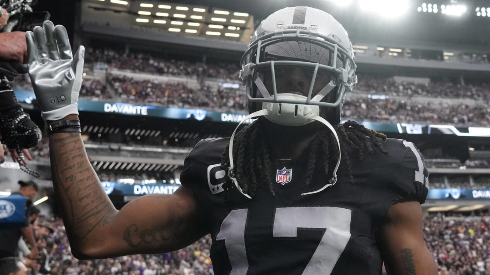 Watch: Raiders star records historic TD on trick play