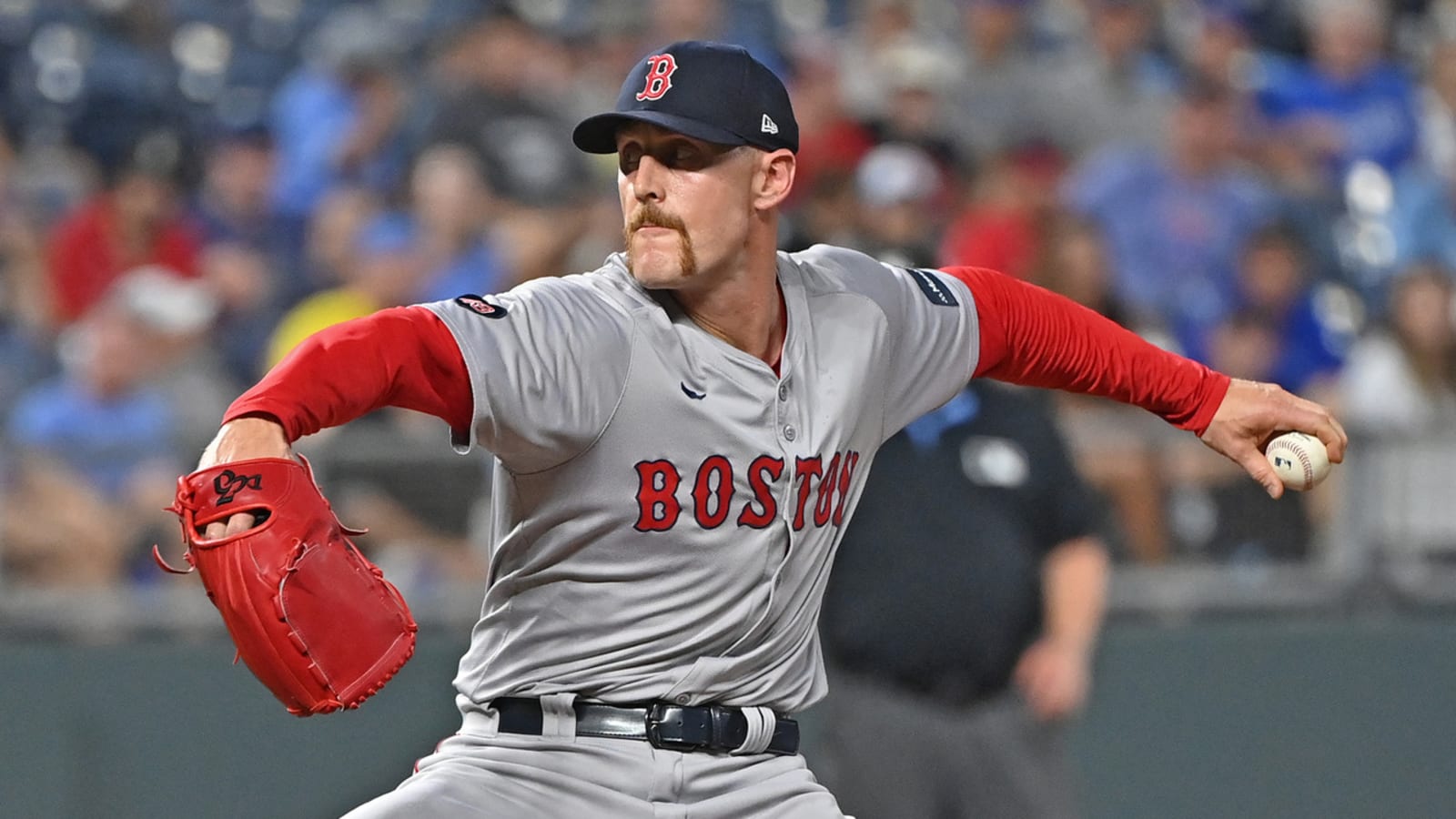 White Sox to acquire veteran reliever from Red Sox