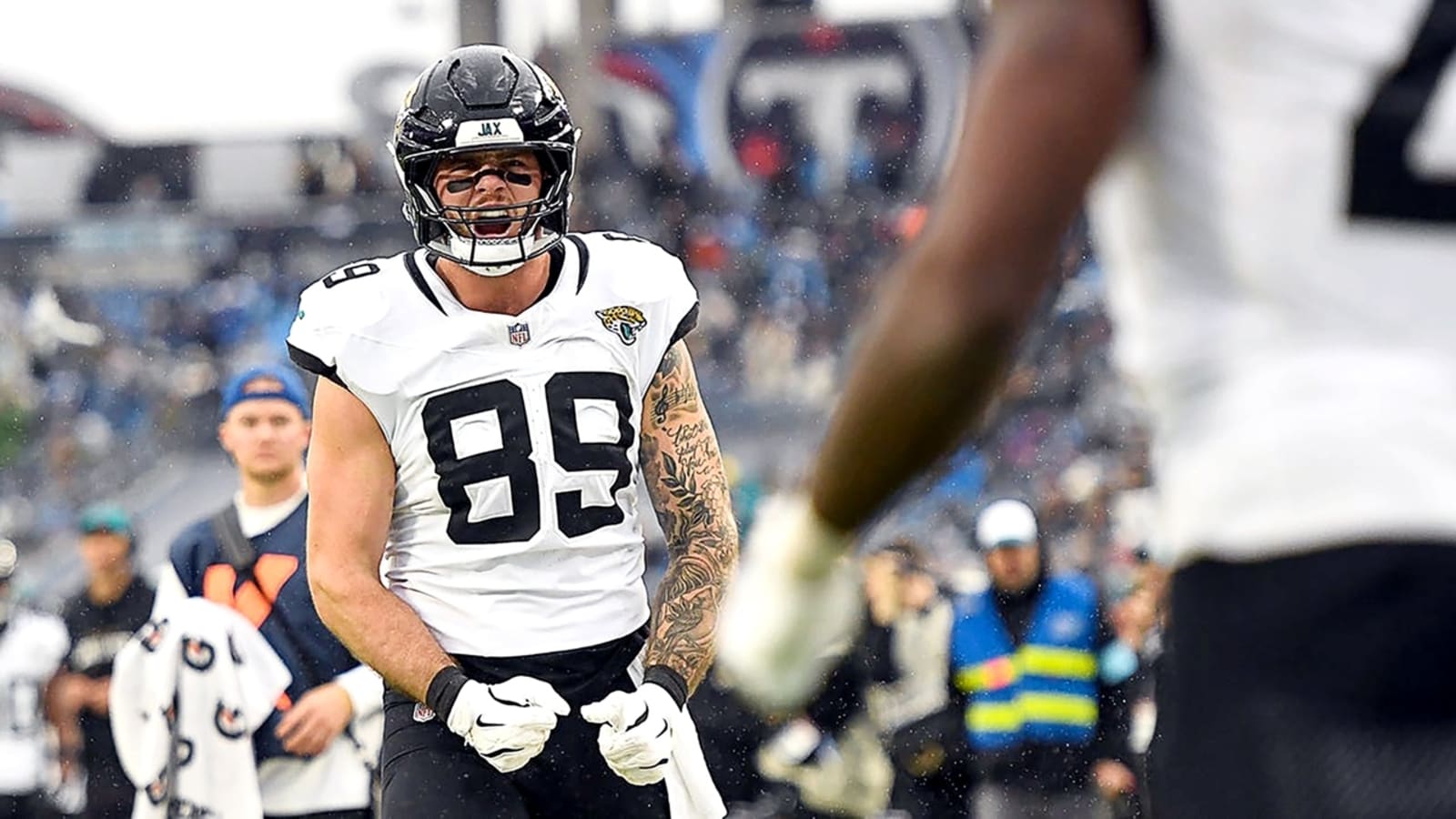 49ers signing TE Luke Farrell to a 3-year, $20.3 million deal