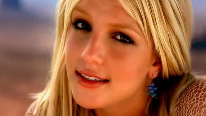 Britney Spears - The Essential Britney Spears Lyrics and Tracklist