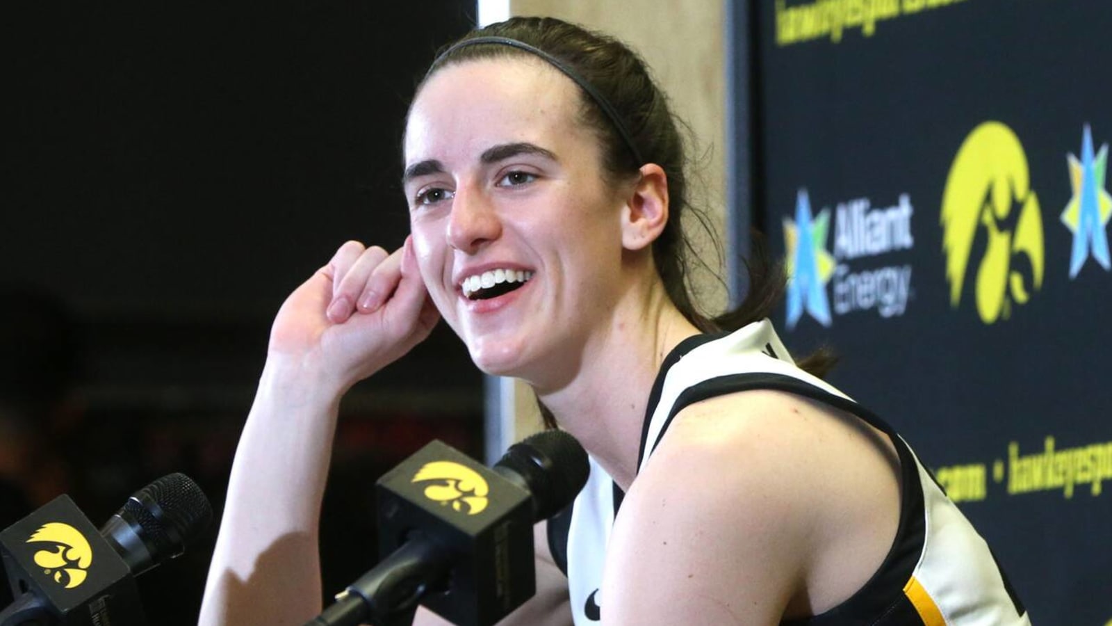 Report: TV networks considered offering Caitlin Clark massive NIL deal to stay at Iowa