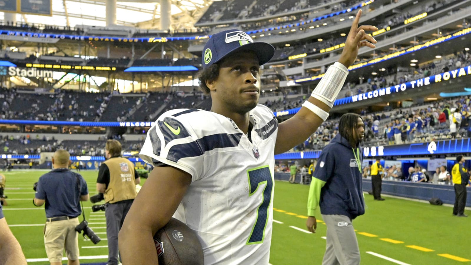 What led to sudden divorce between Geno Smith, Seahawks