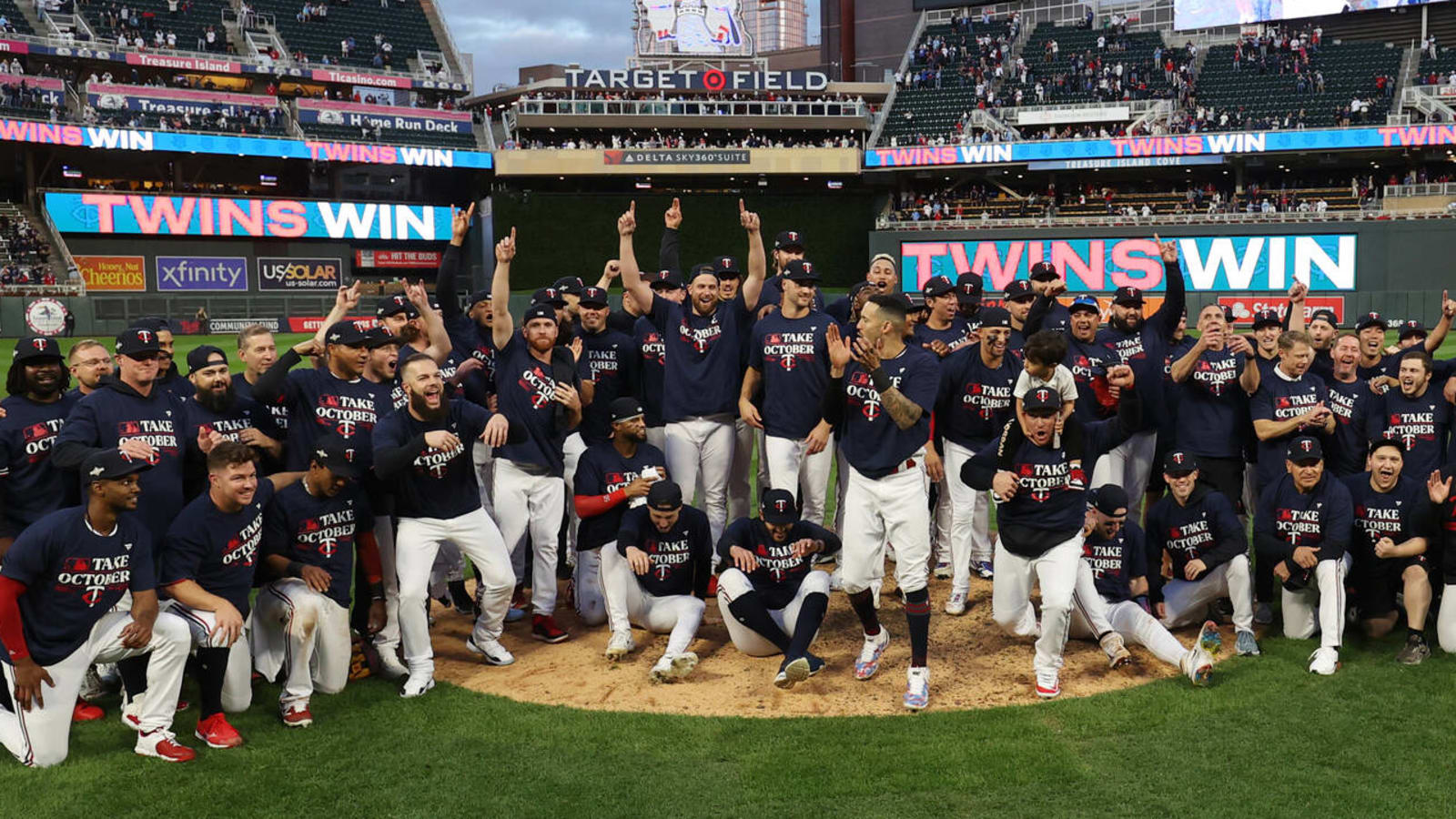 Twins sweep Blue Jays for first playoff series win since 2002