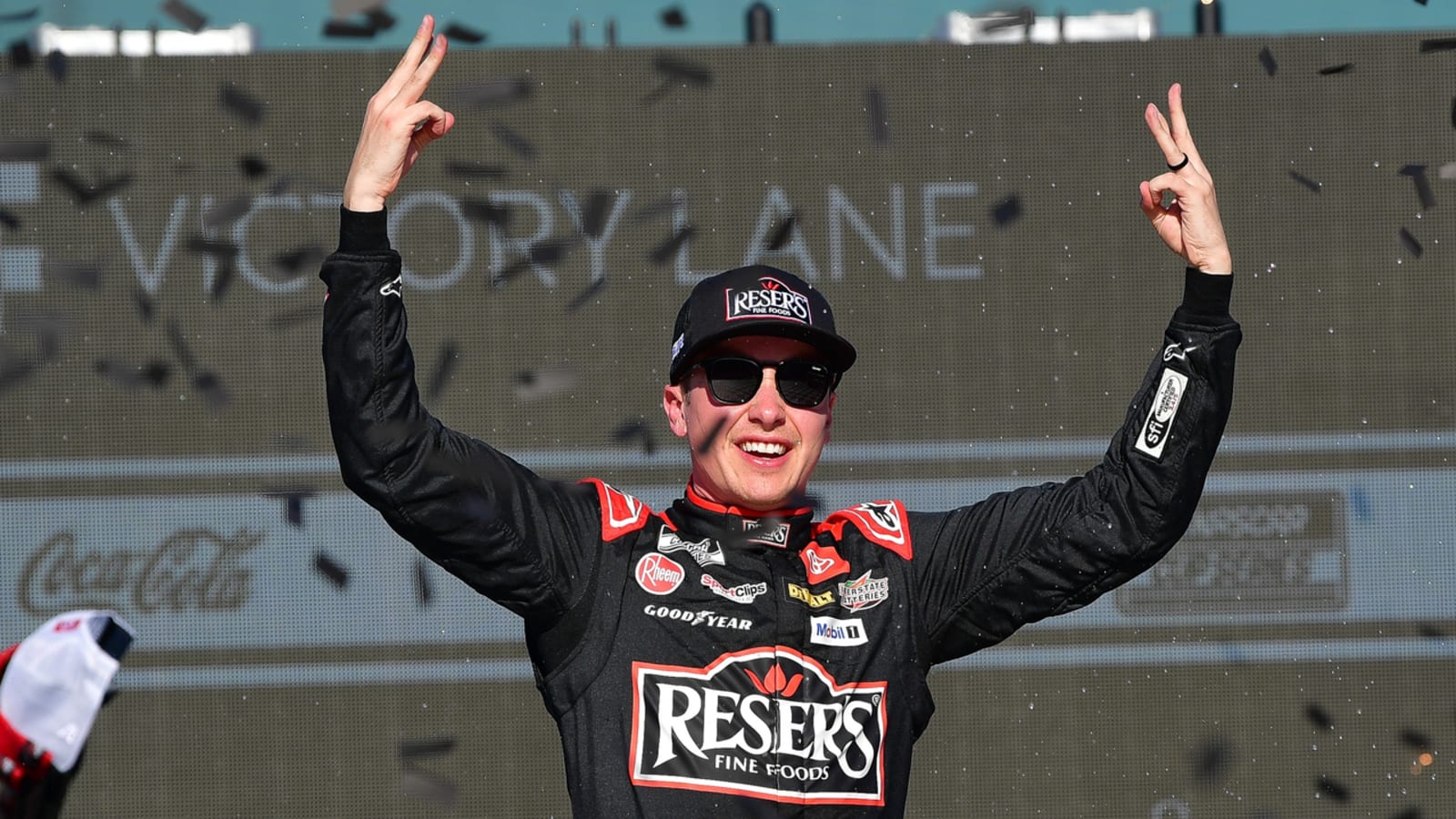 Christopher Bell wins in wild finish at Phoenix