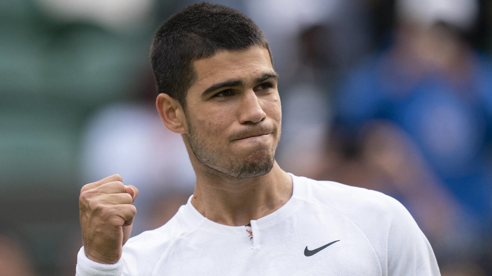 Carlos Alcaraz showcases sportsmanship at Wimbledon