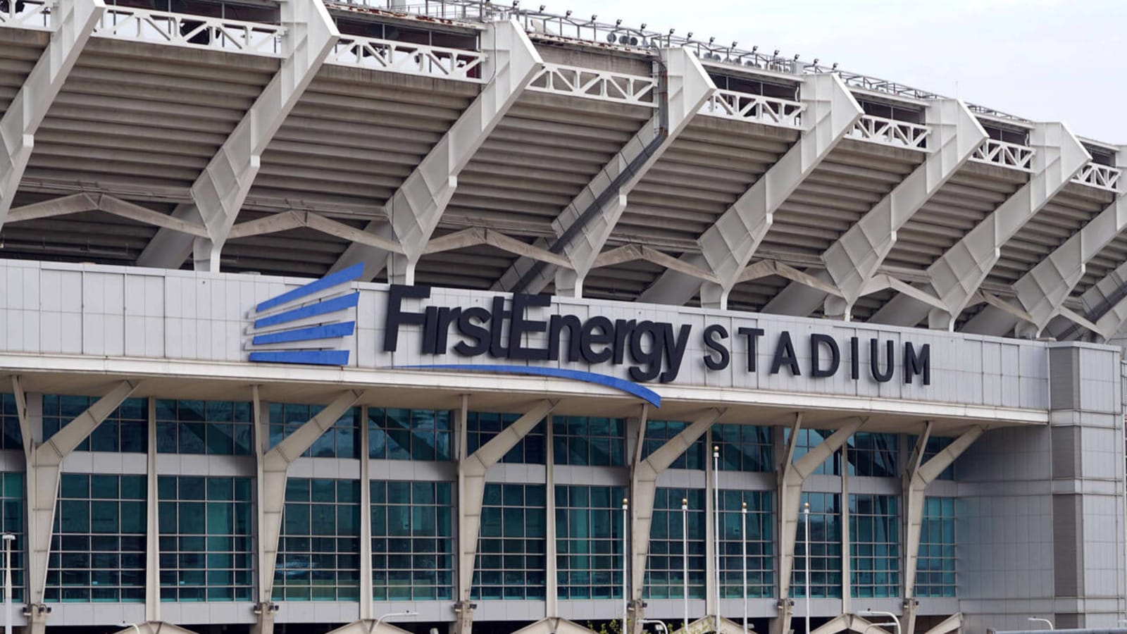 Browns considering 'significant stadium renovation' over new venue?